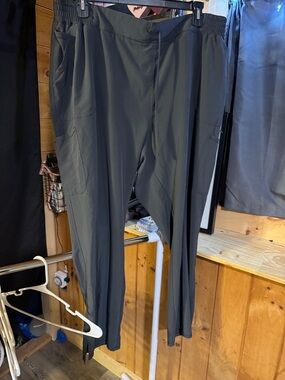 Scrubstar Women's Straight-Leg Scrub Pants in Charcoal